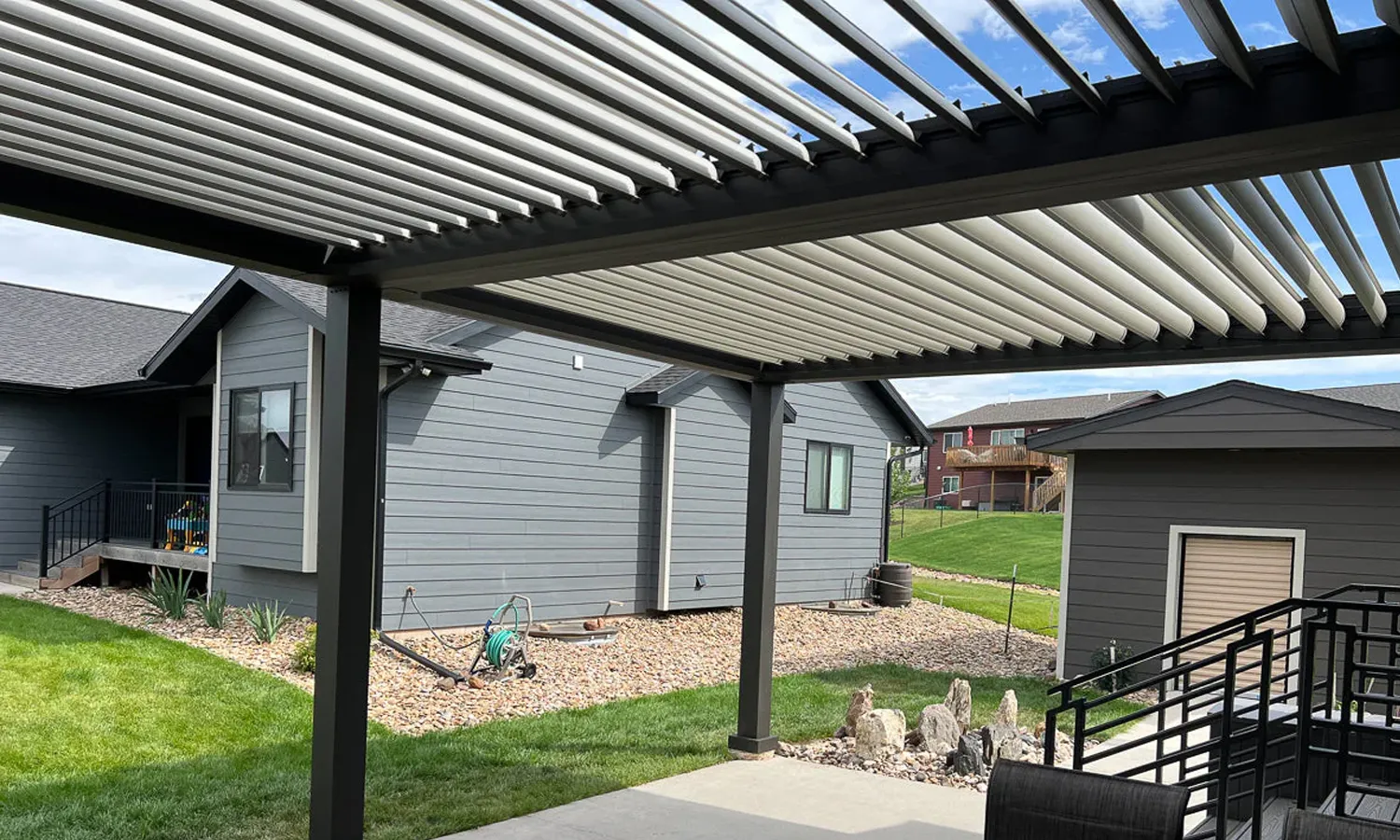 How Does Minimal Pergola Design Create Maximum Visual Impact?