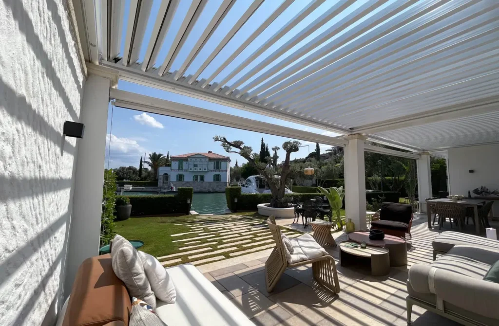 Sky Blade bioclimatic pergola banner